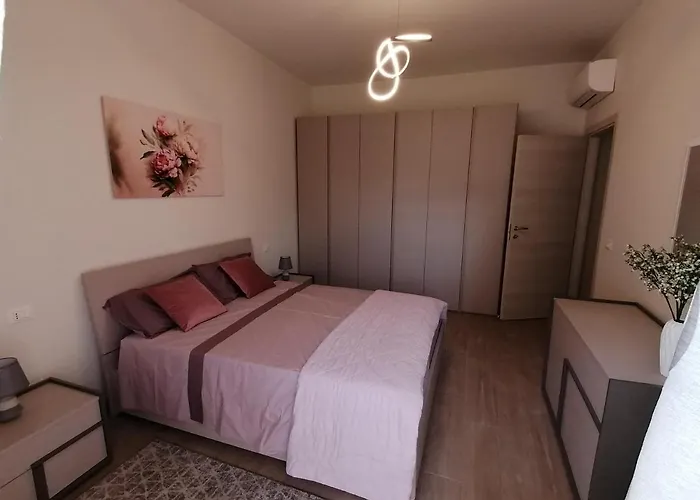 V & G House