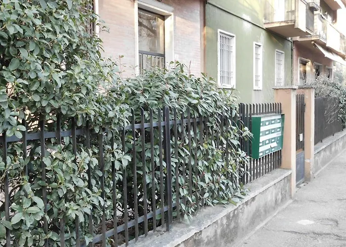 V & G House